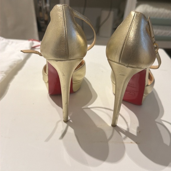 Gold CL heels - Picture 3 of 4